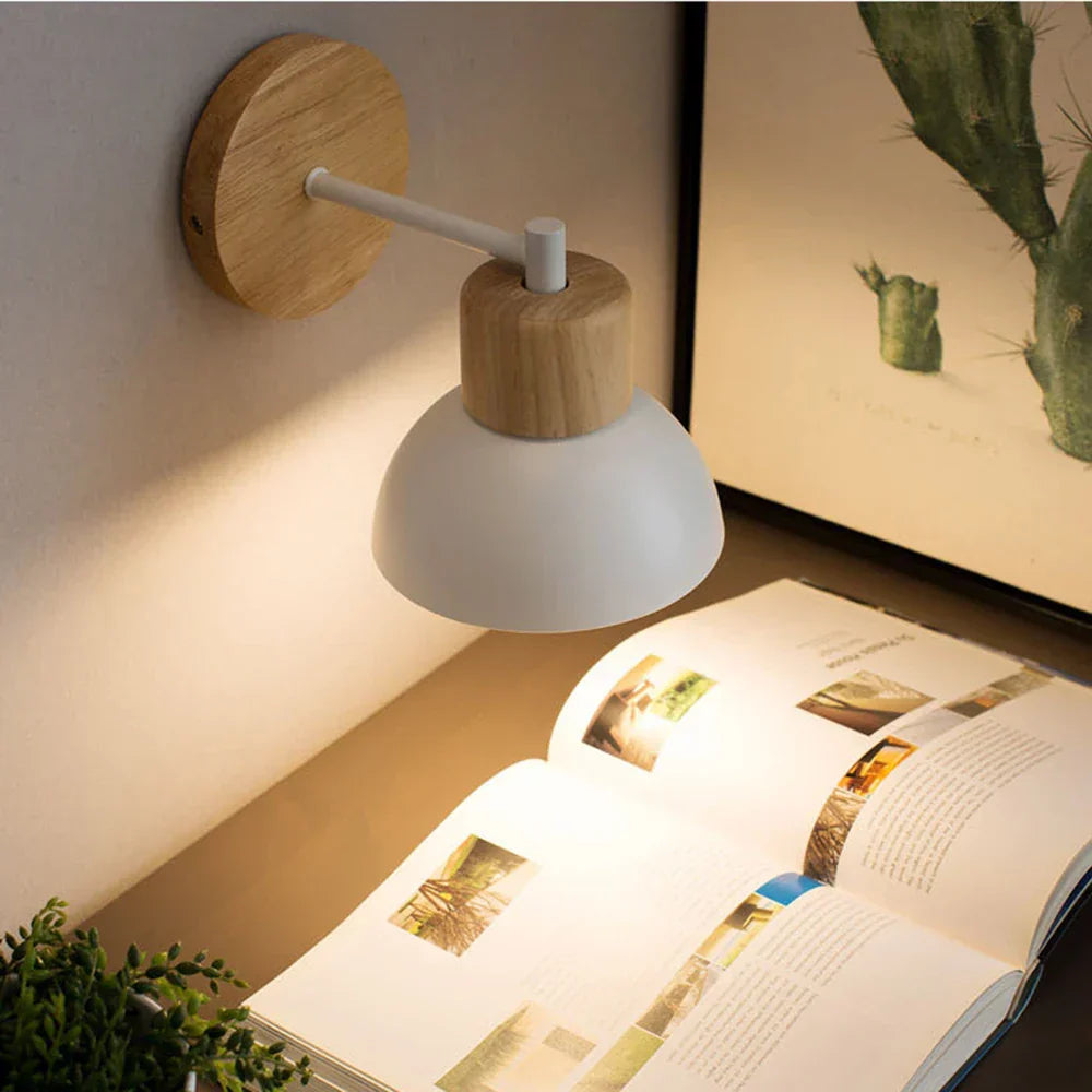 Warme nordische Wandlampe aus Holz und Metall für Nachttisch und Flure | Temsk
