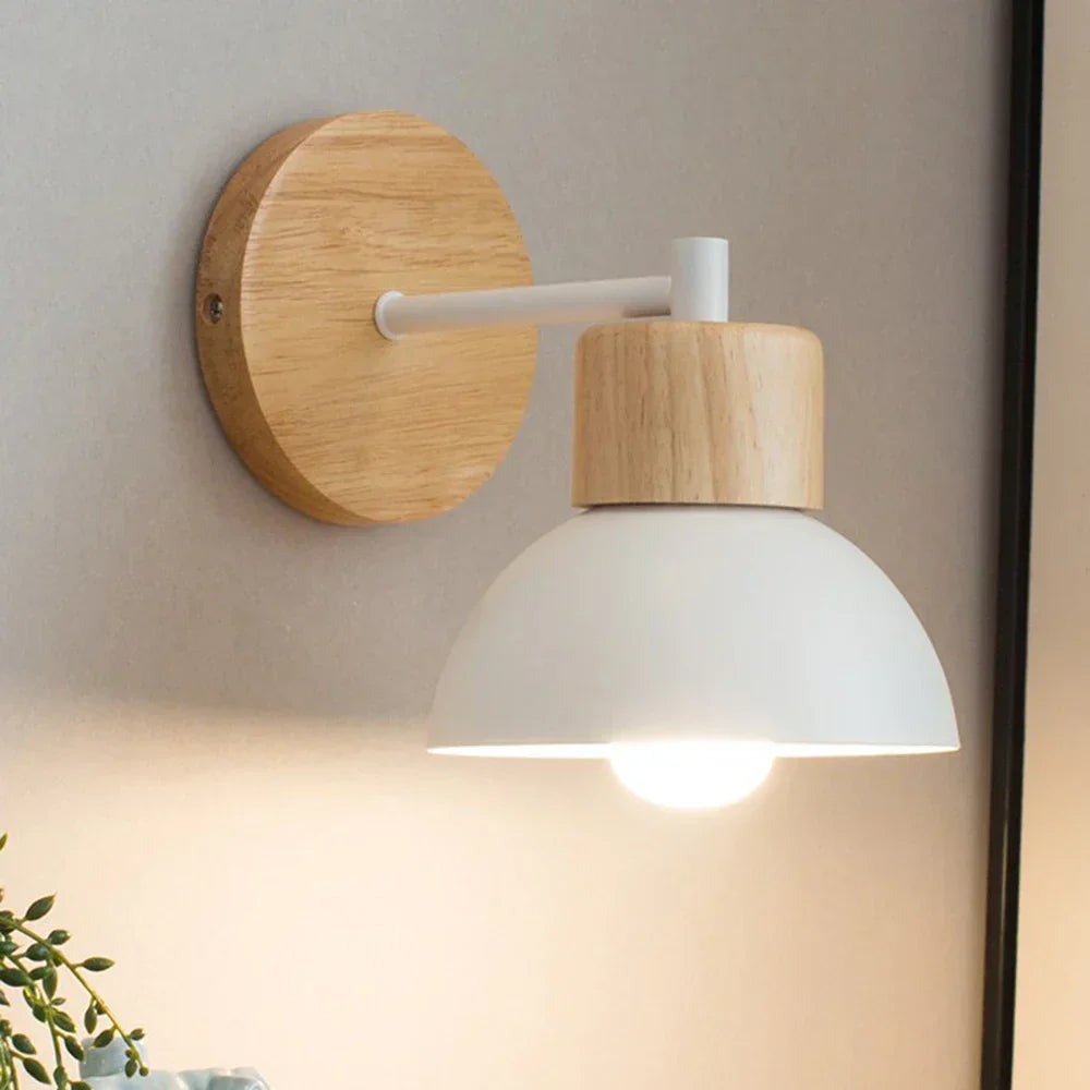 Warme nordische Wandlampe aus Holz und Metall für Nachttisch und Flure | Temsk