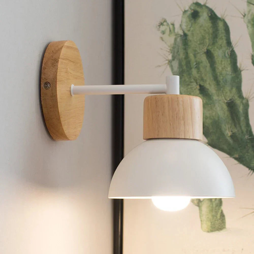 Warme nordische Wandlampe aus Holz und Metall für Nachttisch und Flure | Temsk
