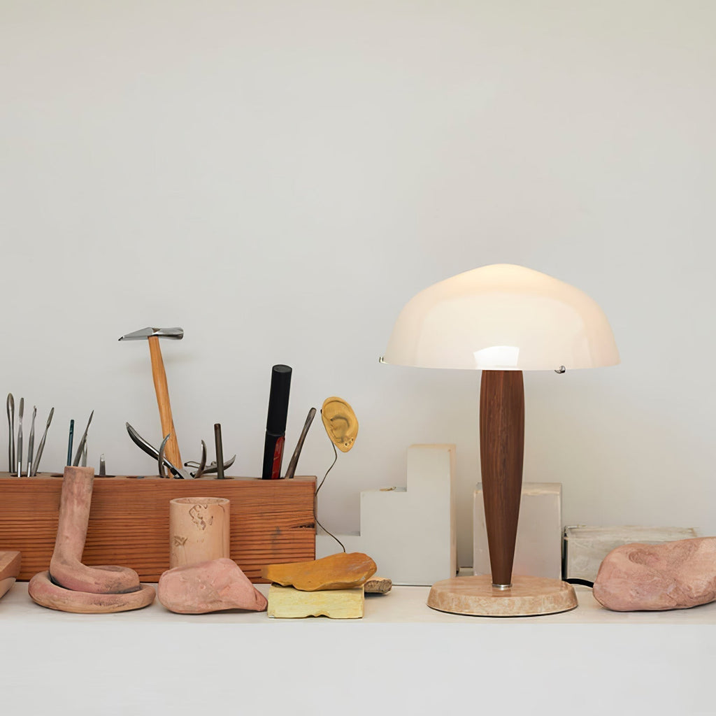 Stolní lampa Quillhaven inspirovaná literaturou s uměleckým osvětlením | Temsk