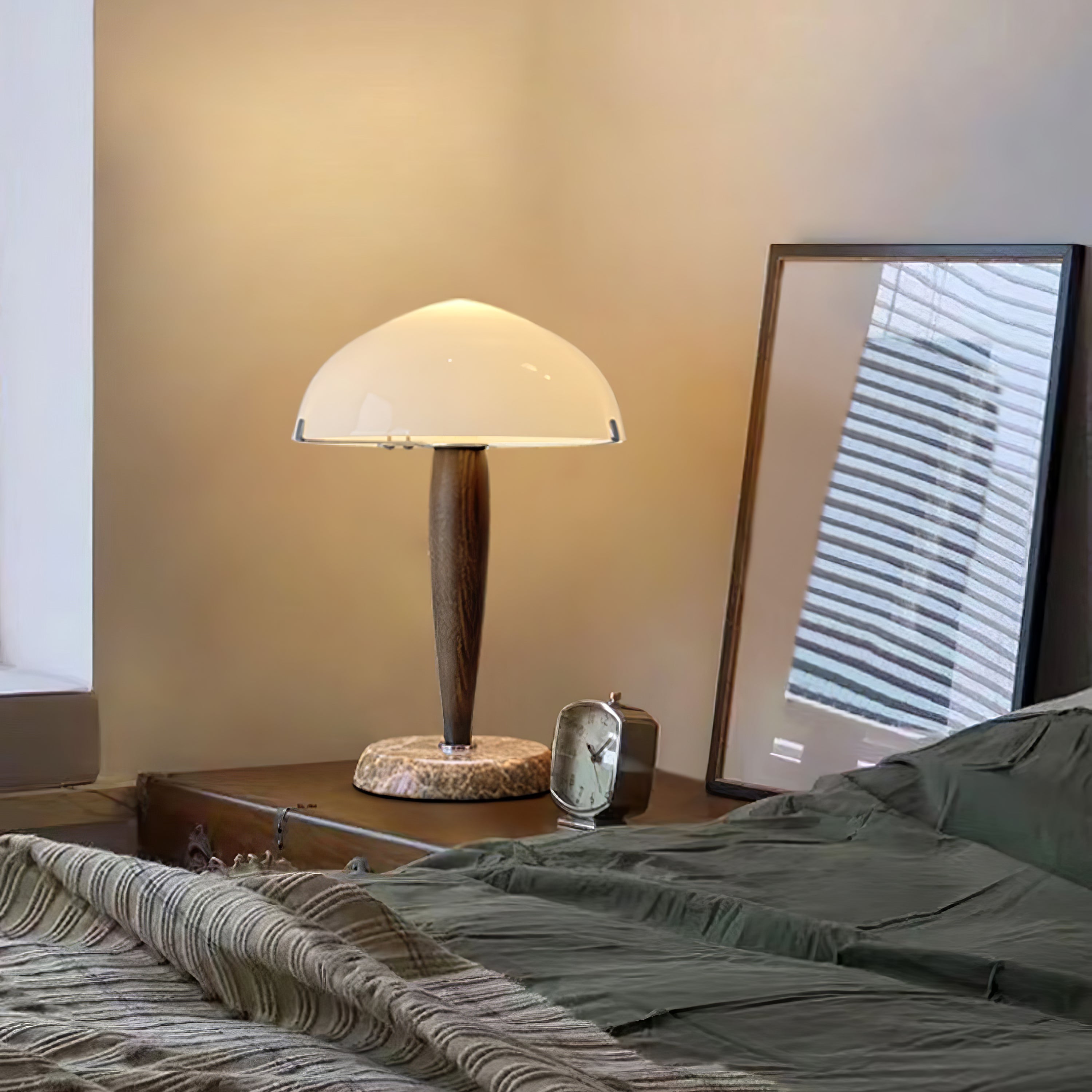 Stolní lampa Quillhaven inspirovaná literaturou s uměleckým osvětlením | Temsk