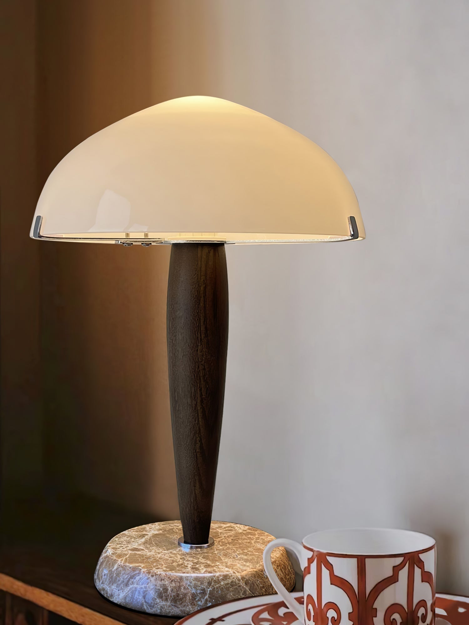 Stolní lampa Quillhaven inspirovaná literaturou s uměleckým osvětlením | Temsk