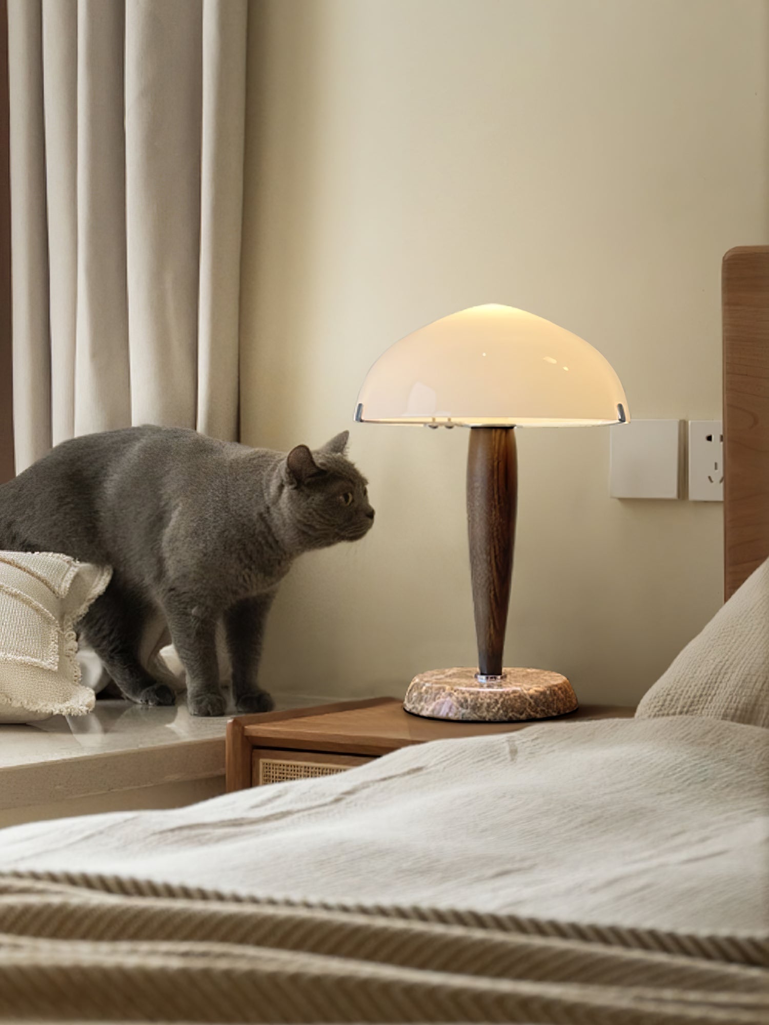 Stolní lampa Quillhaven inspirovaná literaturou s uměleckým osvětlením | Temsk
