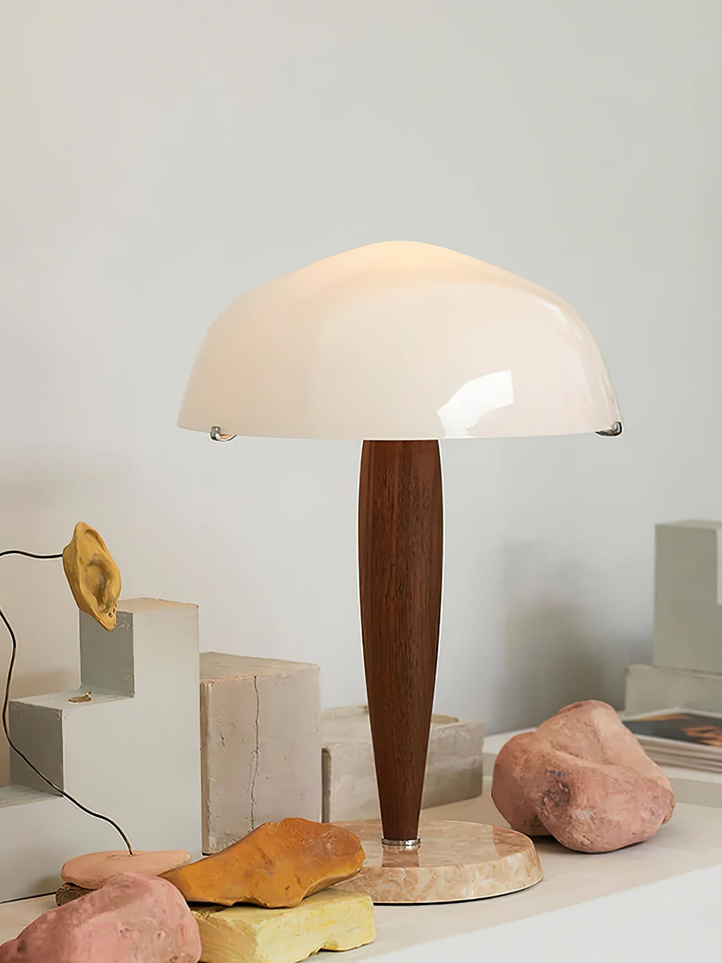 Stolní lampa Quillhaven inspirovaná literaturou s uměleckým osvětlením | Temsk