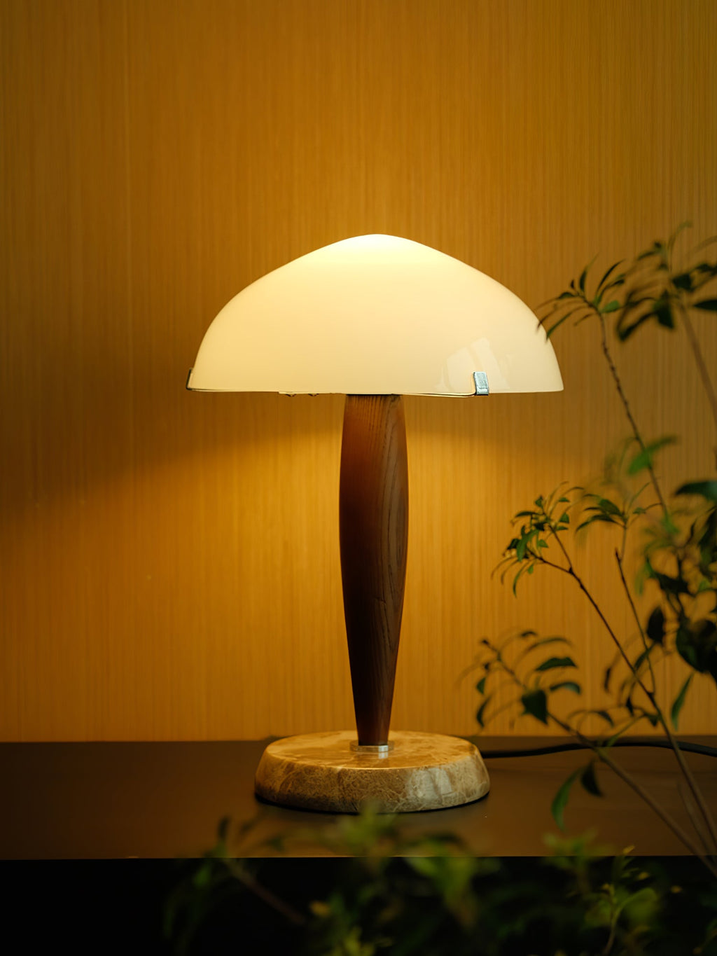 Stolní lampa Quillhaven inspirovaná literaturou s uměleckým osvětlením | Temsk