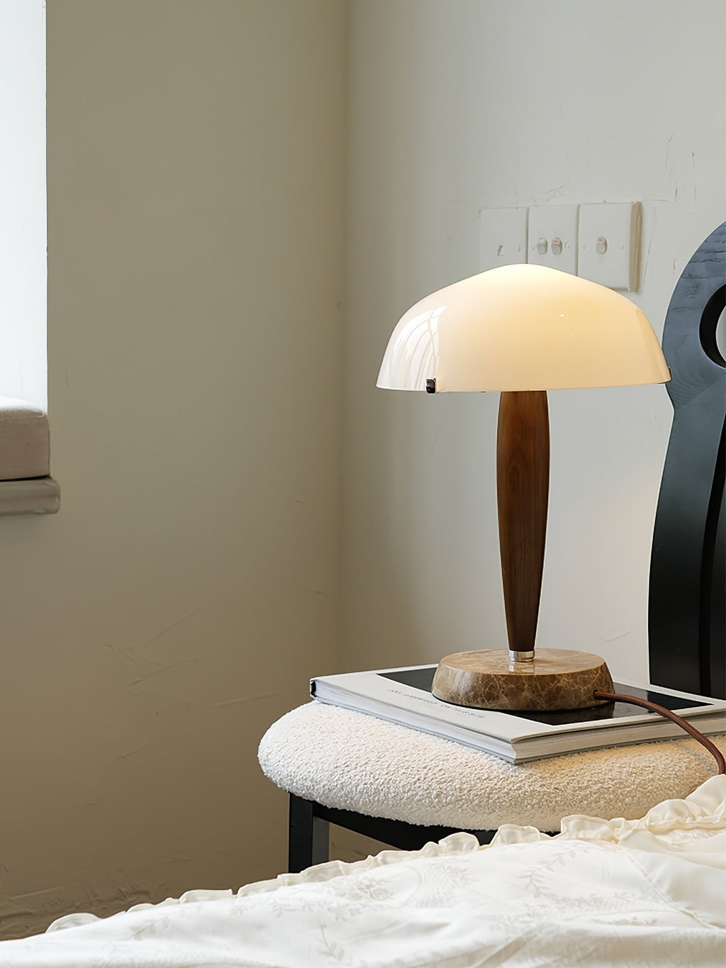 Stolní lampa Quillhaven inspirovaná literaturou s uměleckým osvětlením | Temsk