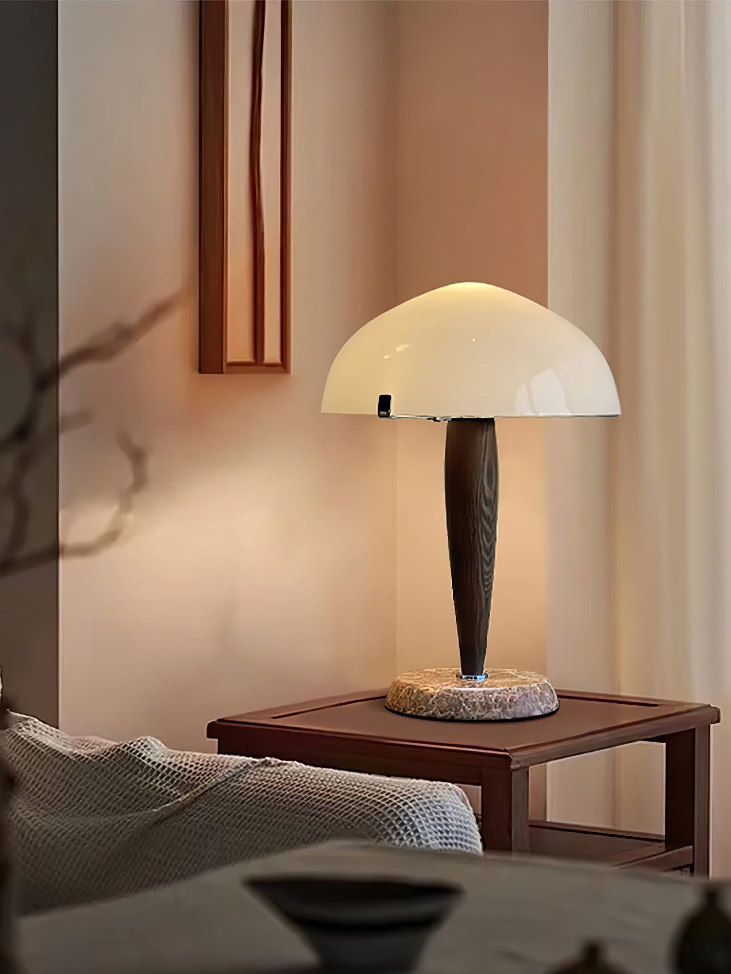 Stolní lampa Quillhaven inspirovaná literaturou s uměleckým osvětlením | Temsk