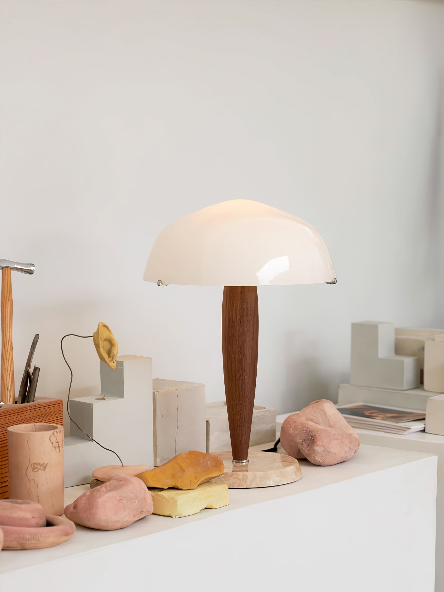 Stolní lampa Quillhaven inspirovaná literaturou s uměleckým osvětlením | Temsk