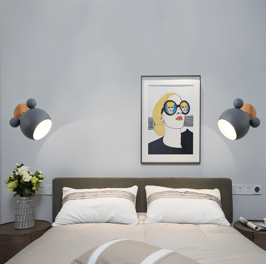 Verspielte moderne Wandleuchte von FlashMouse, ein eleganter Wohnakzent | Temsk