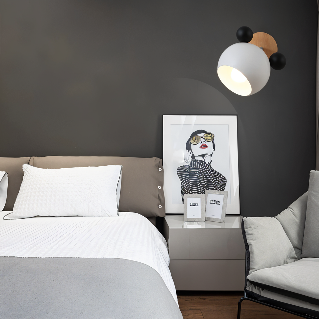 Verspielte moderne Wandleuchte von FlashMouse, ein eleganter Wohnakzent | Temsk