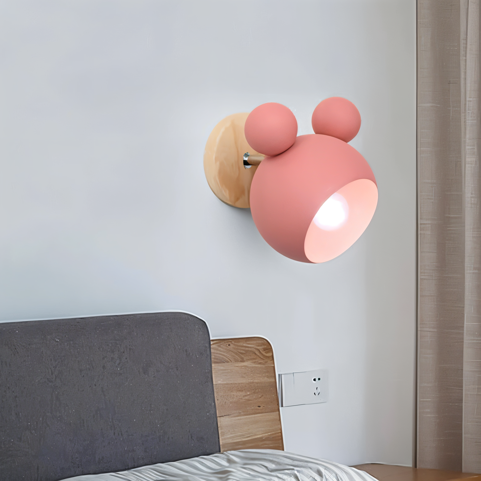 Verspielte moderne Wandleuchte von FlashMouse, ein eleganter Wohnakzent | Temsk
