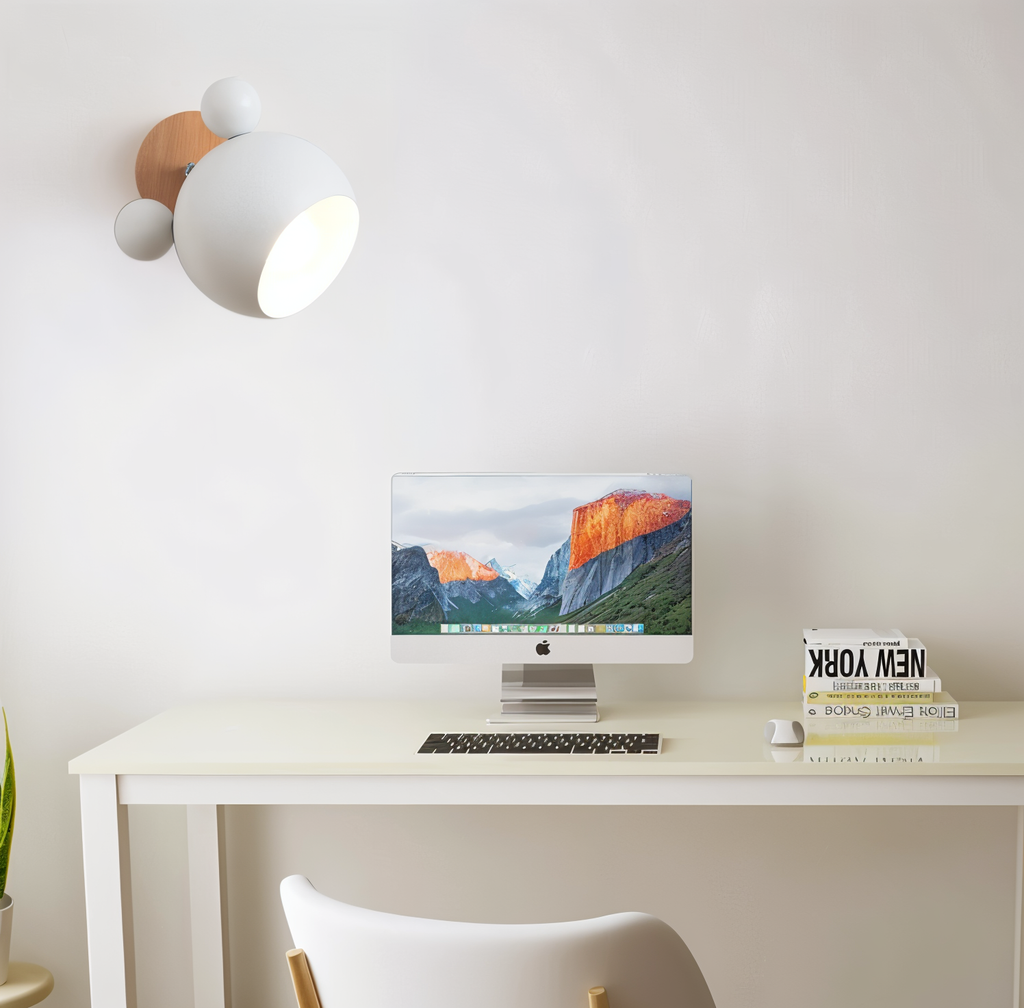 Verspielte moderne Wandleuchte von FlashMouse, ein eleganter Wohnakzent | Temsk