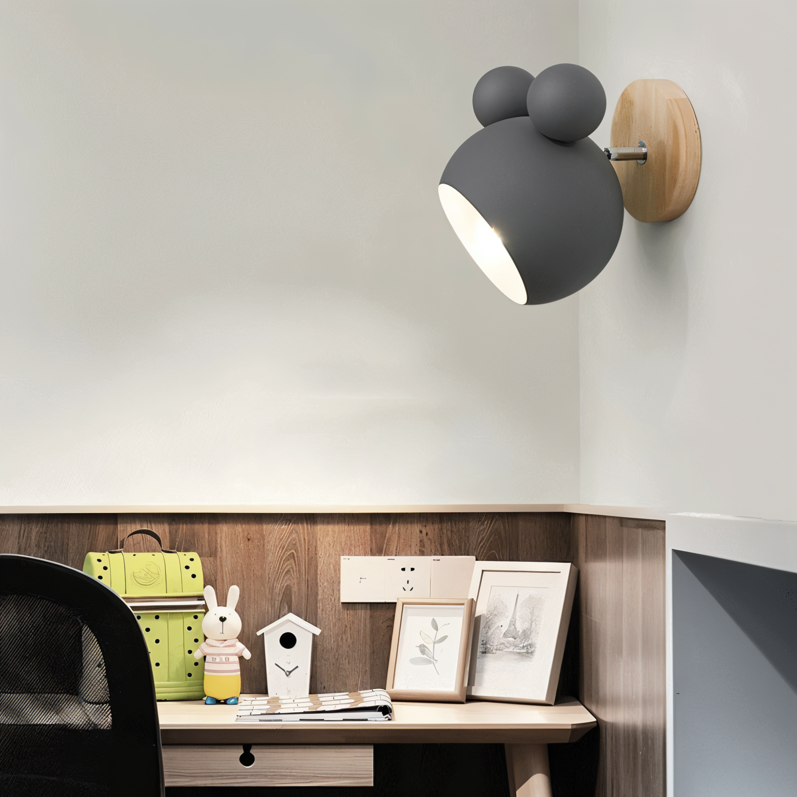 Verspielte moderne Wandleuchte von FlashMouse, ein eleganter Wohnakzent | Temsk