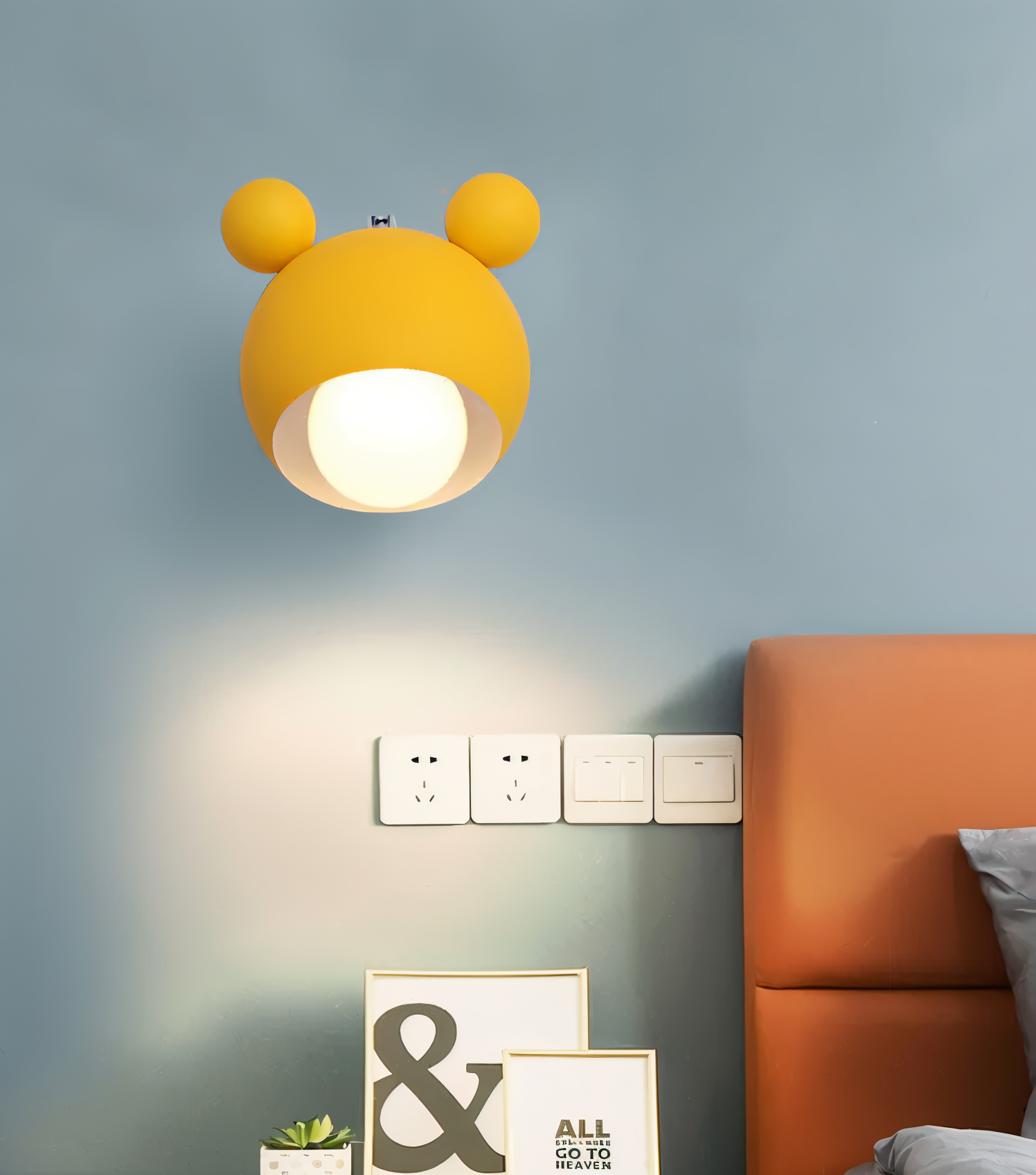 Verspielte moderne Wandleuchte von FlashMouse, ein eleganter Wohnakzent | Temsk
