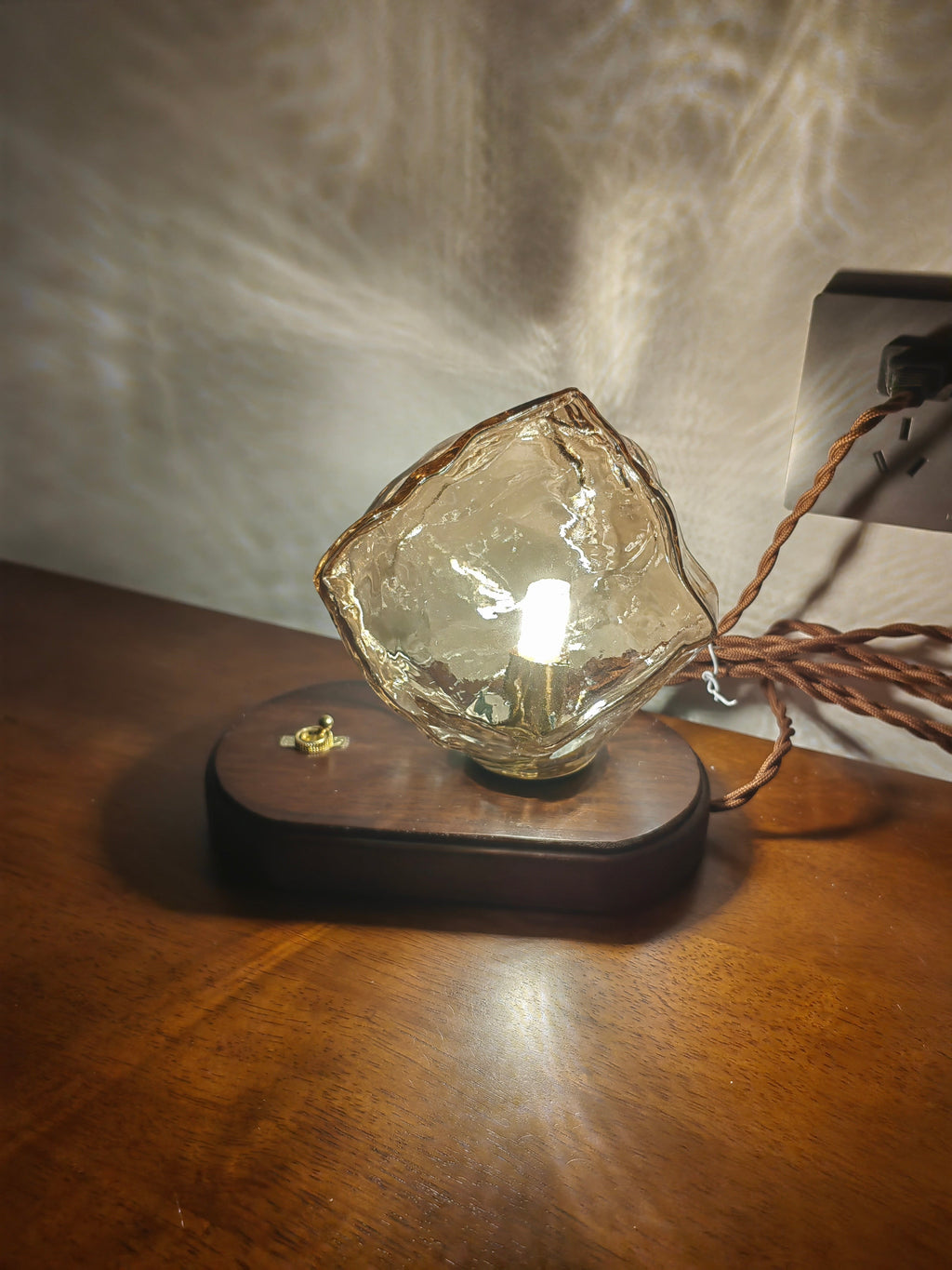 Stolní lampa Glacierstone z ledového kamene pro dekoraci obývacího pokoje | Temsk