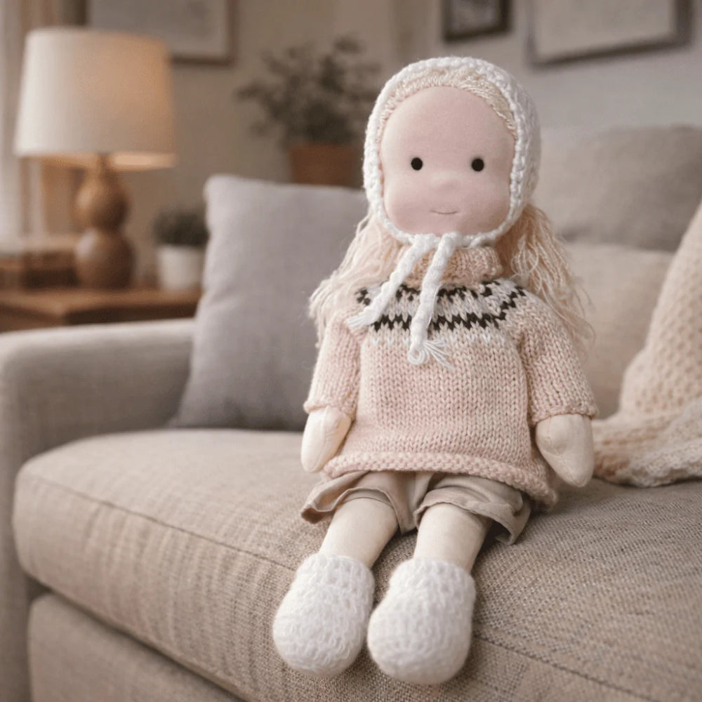 Håndlavet babydukke til børn blid legekammerat gave | Temsk