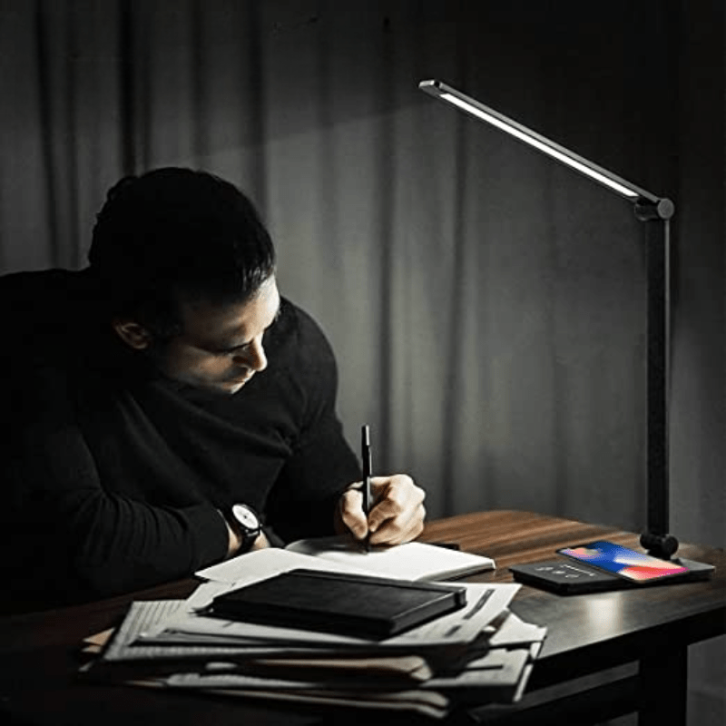 Aethera LED-Schreibtischlampe mit kabellosem Laden und einstellbarer Helligkeit | Temsk
