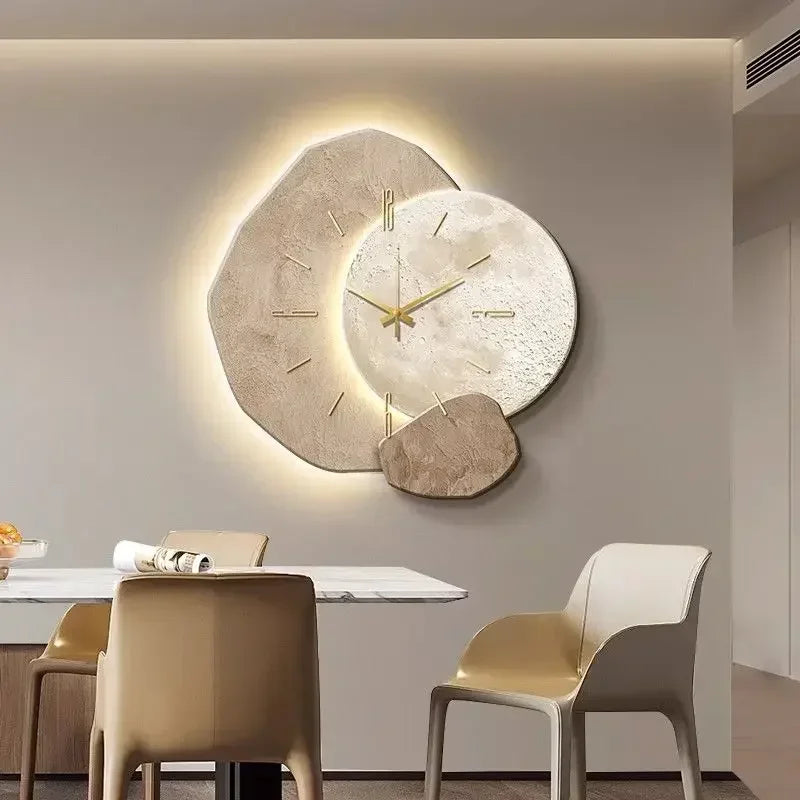 LumoClock große zeitgenössische Wanduhr mit geräuschlosem Quarzwerk und LED-Licht | Temsk