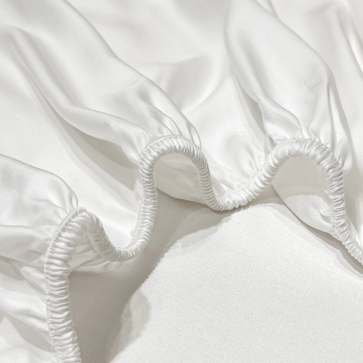SilkHarbor Elegant Mulberry Silk Fitted Sheet With Deep Pocket | Temsk