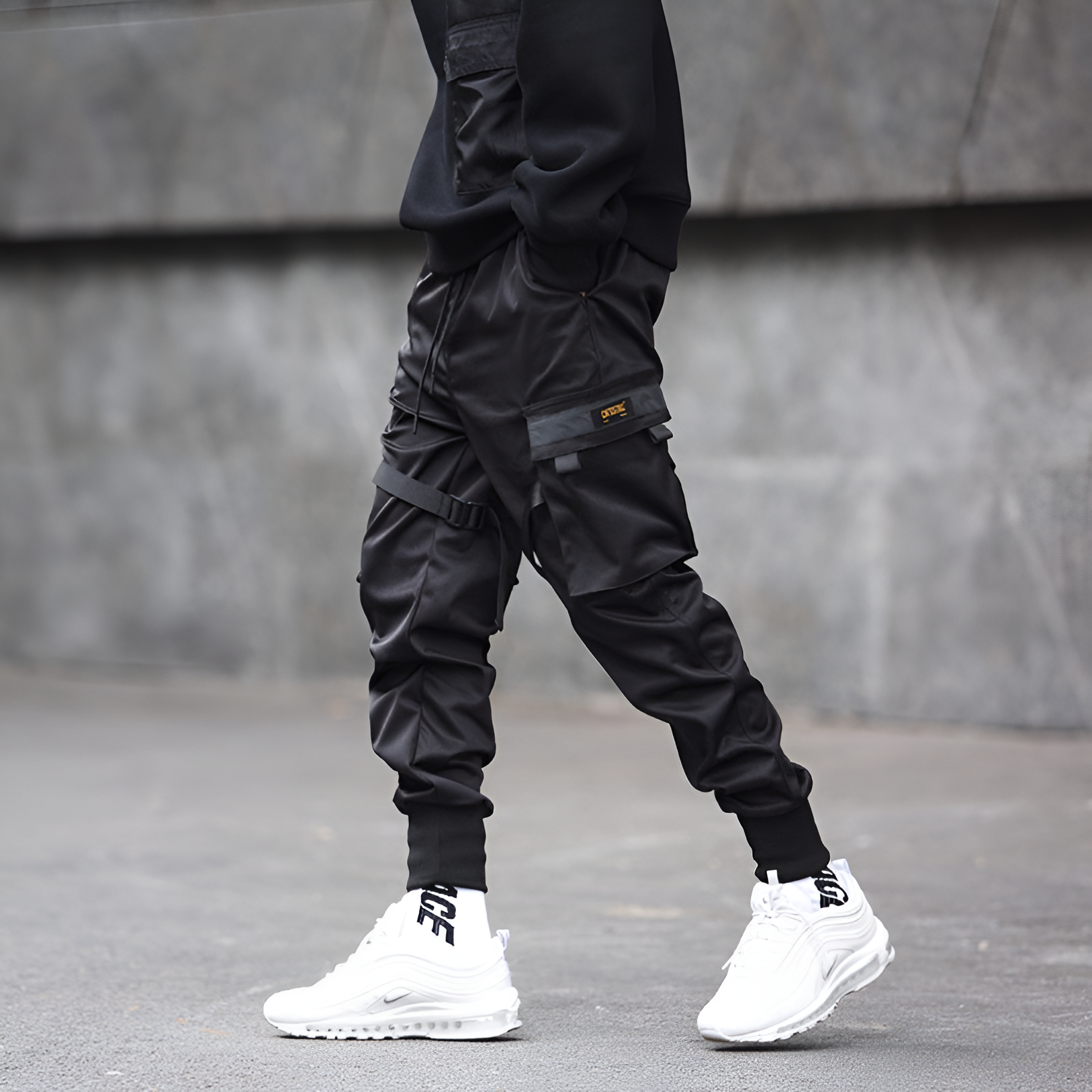 Men's Black Cargo Trousers With Adjustable Straps For Urban Wear | Temsk