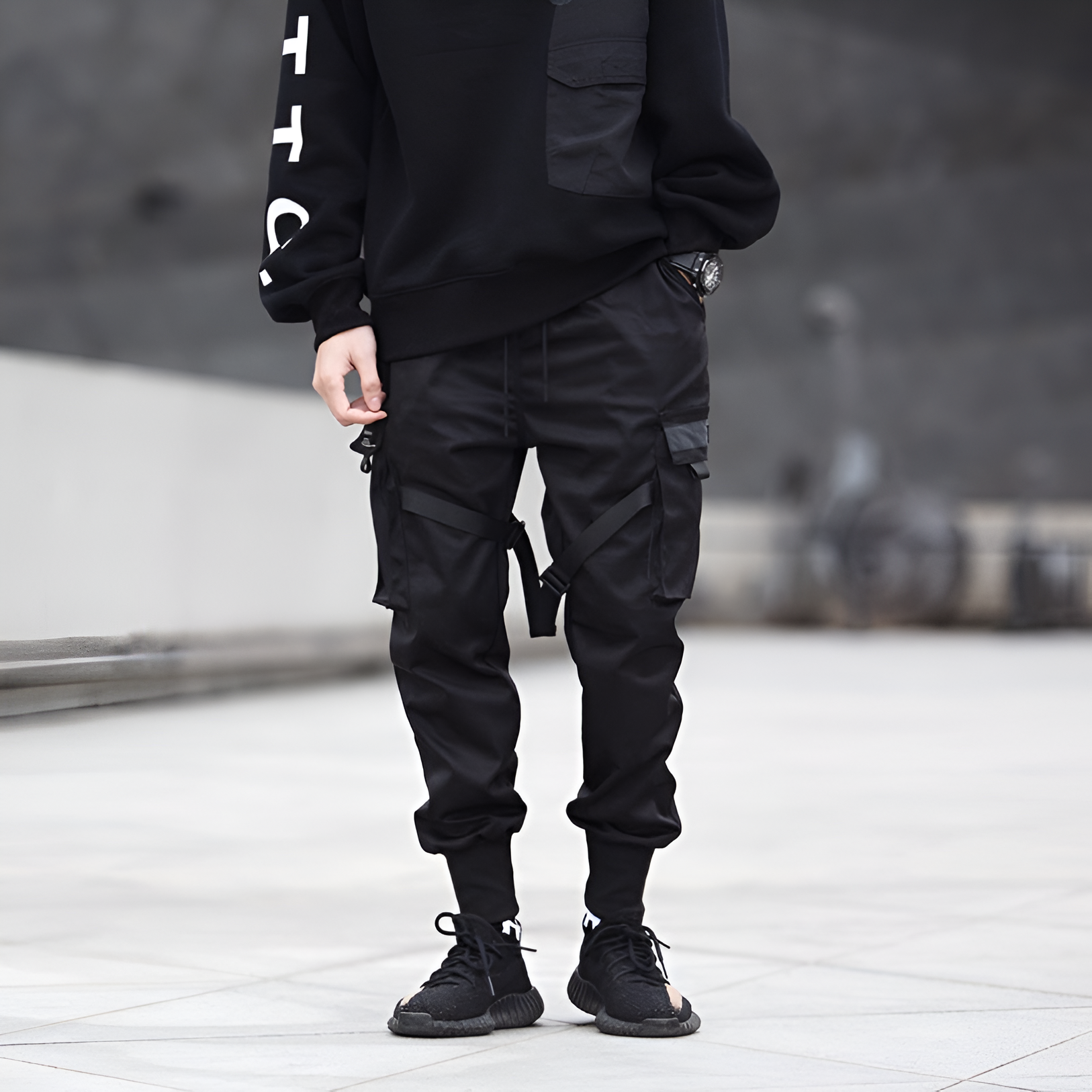 Men's Black Cargo Trousers With Adjustable Straps For Urban Wear | Temsk