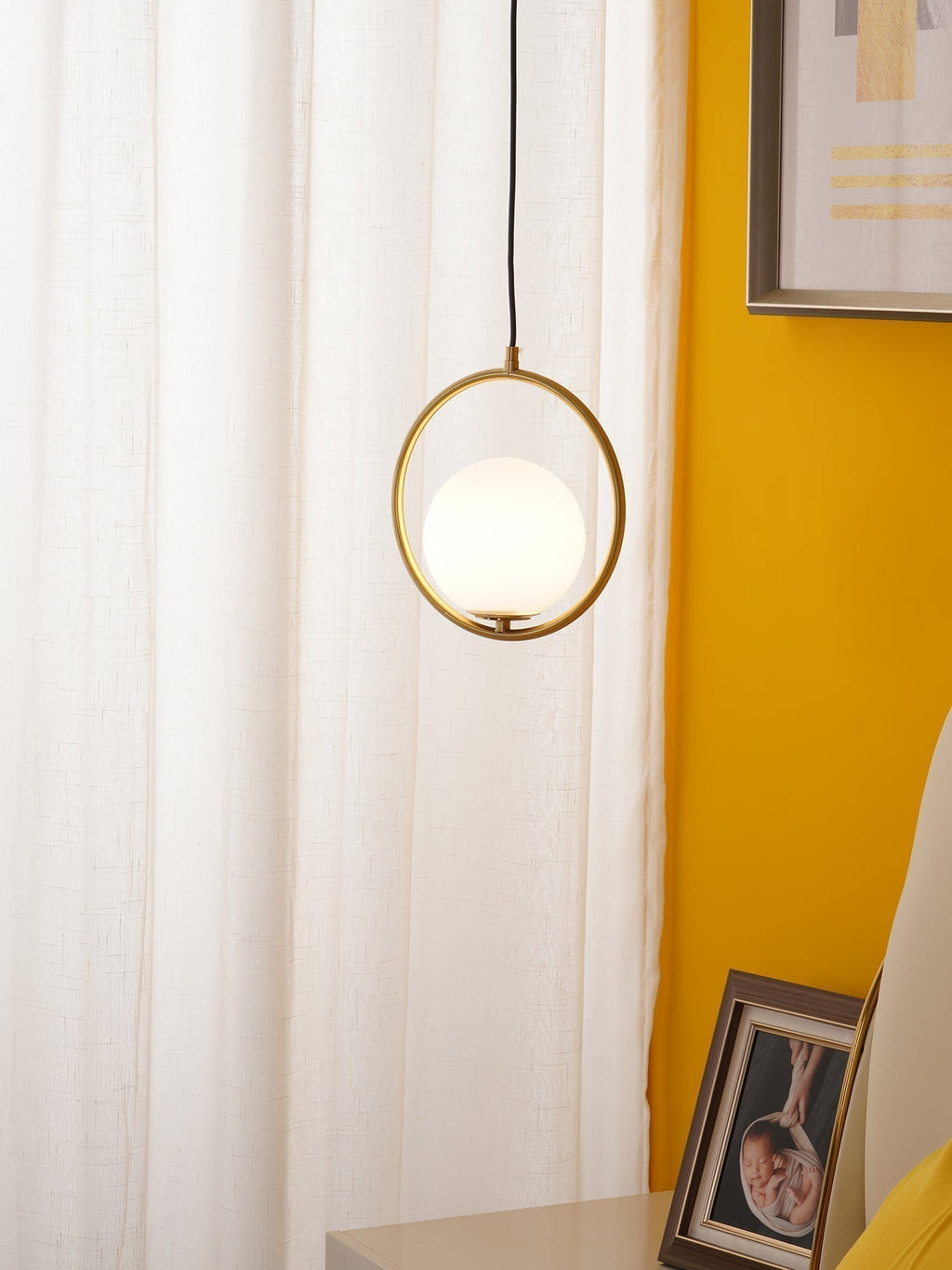 Astraea Modern Pendant Lamp for Elegant Living Spaces | Snurv | Temsk