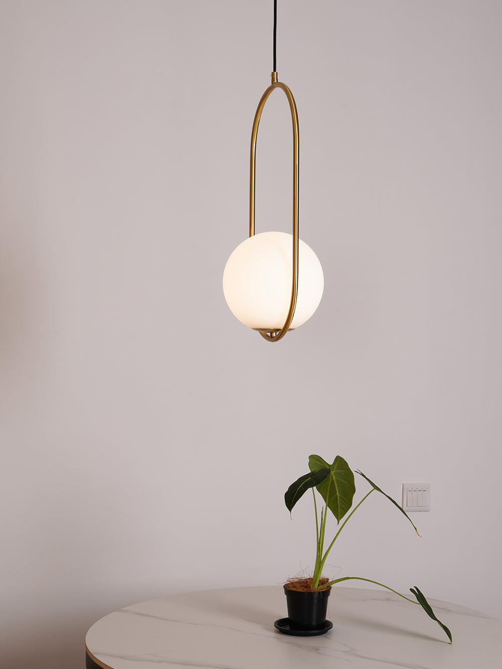Astraea Modern Pendant Lamp for Elegant Living Spaces | Snurv | Temsk