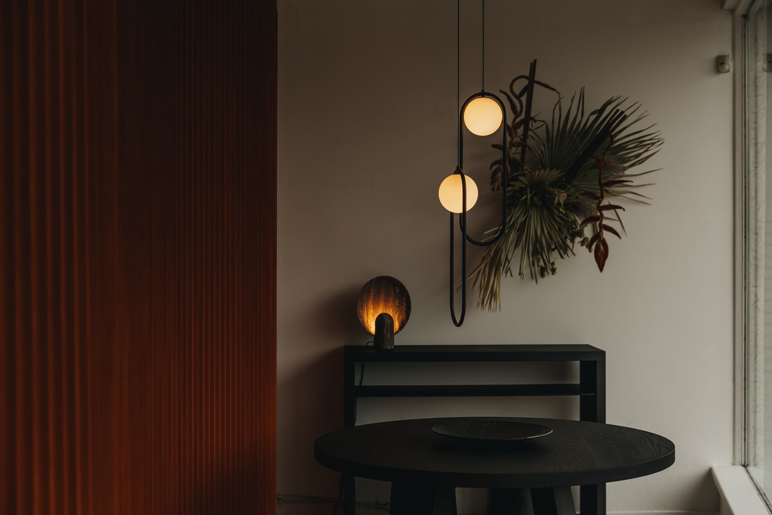 Astraea Modern Pendant Lamp for Elegant Living Spaces | Snurv | Temsk