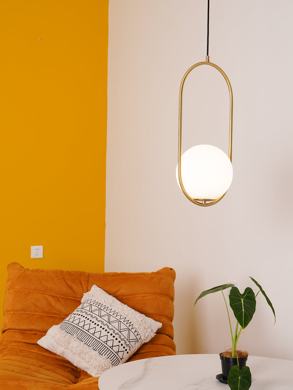 Astraea Modern Pendant Lamp for Elegant Living Spaces | Snurv | Temsk