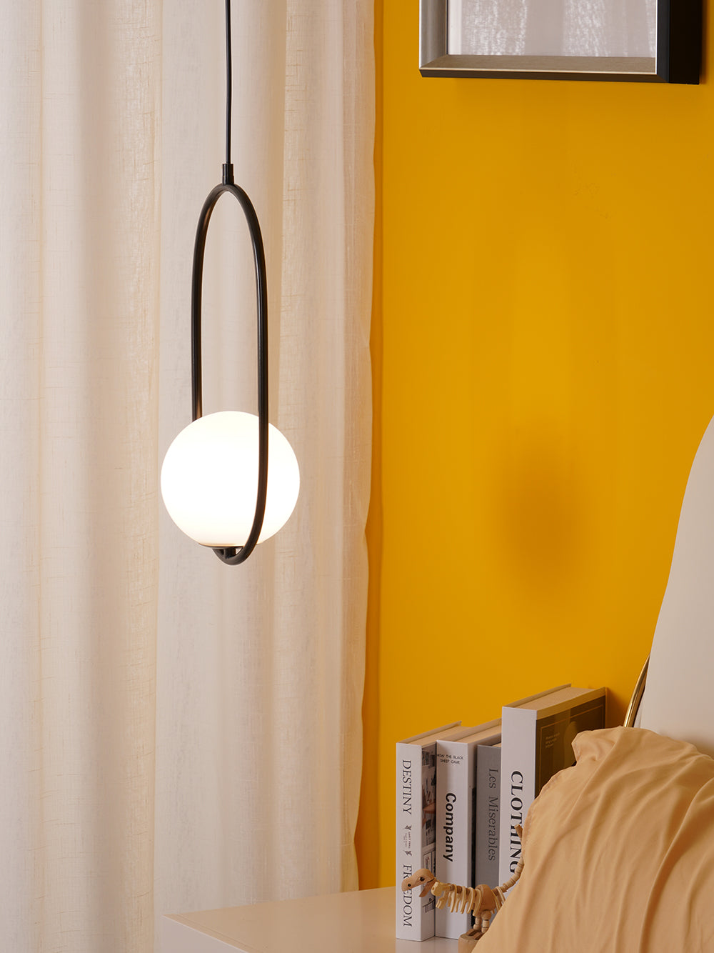 Astraea Modern Pendant Lamp for Elegant Living Spaces | Snurv | Temsk