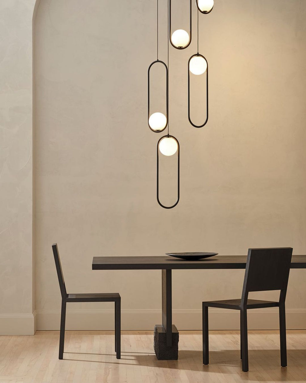 Astraea Modern Pendant Lamp for Elegant Living Spaces | Snurv | Temsk