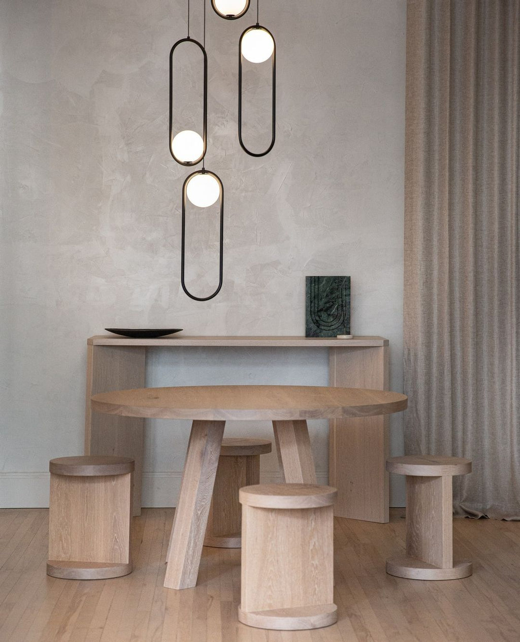 Astraea Modern Pendant Lamp for Elegant Living Spaces | Snurv | Temsk