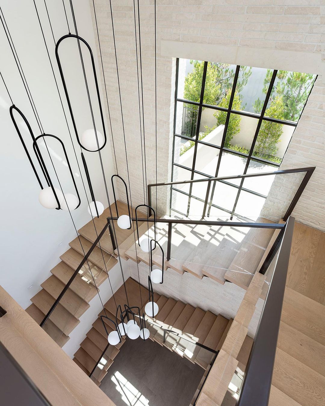 Astraea Modern Pendant Lamp for Elegant Living Spaces | Snurv | Temsk