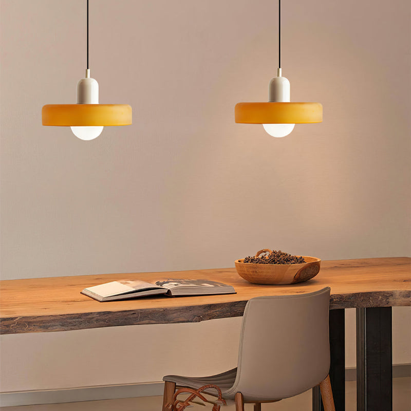 Nordische Pendelleuchte mit Retro-Glas-Look für bunte moderne Räume | Temsk