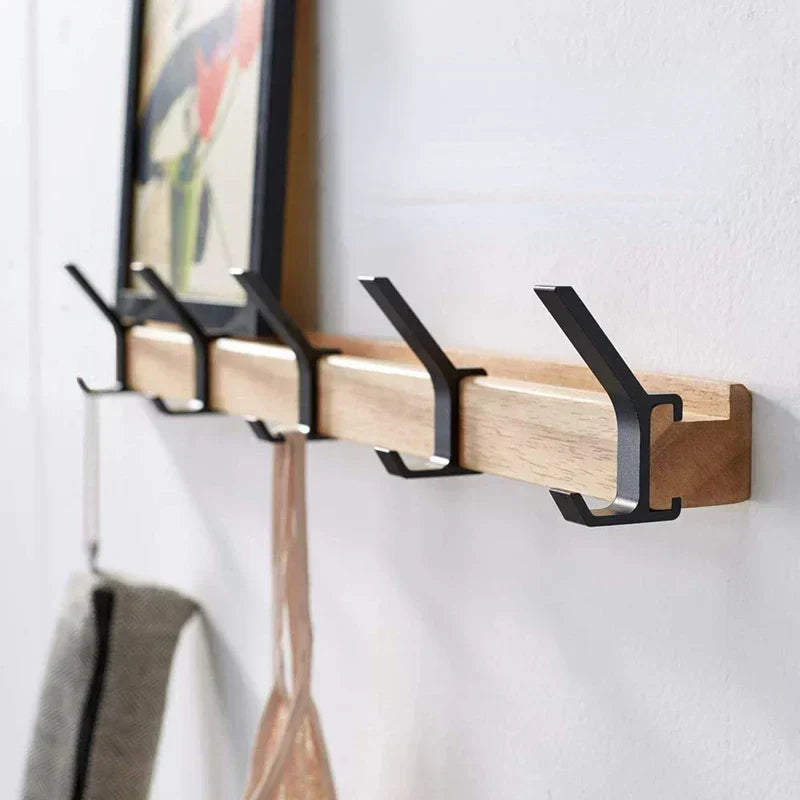 Nordische Wandgarderobe mit verstellbaren Haken in Schwarz und Holzoptik | Temsk