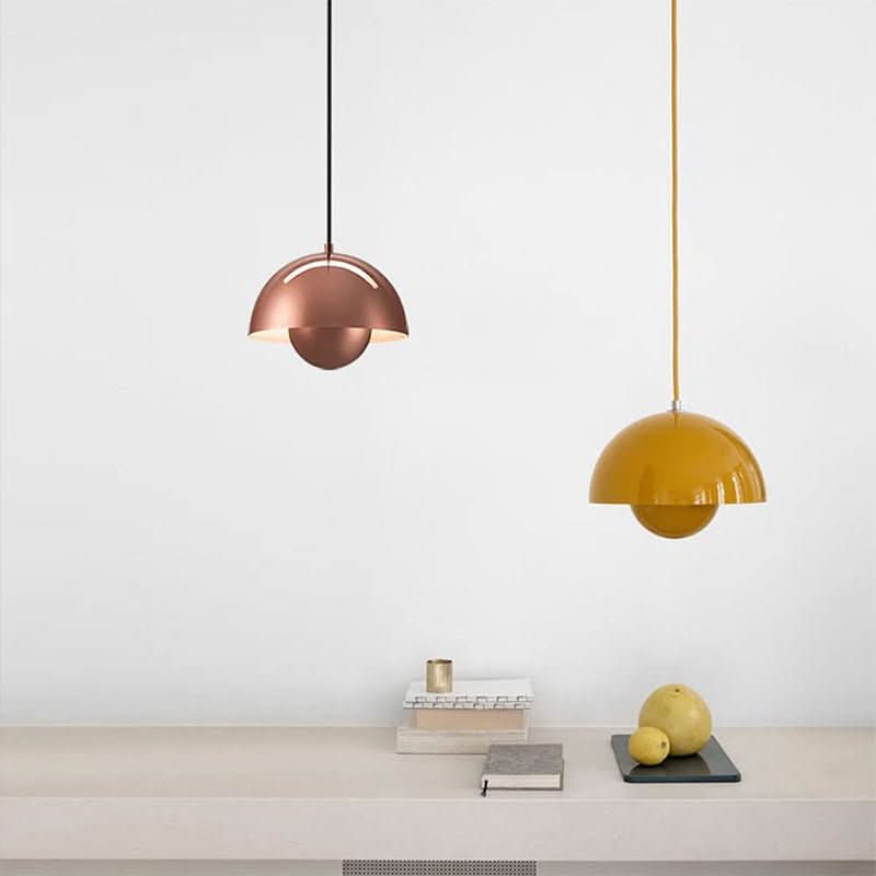 Závěsná lampa Aurora Petal pro útulnou dánskou atmosféru v ložnici | Temsk