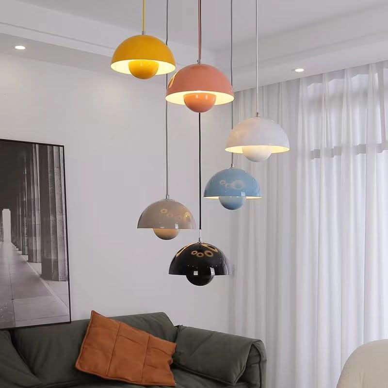 Závěsná lampa Aurora Petal pro útulnou dánskou atmosféru v ložnici | Temsk