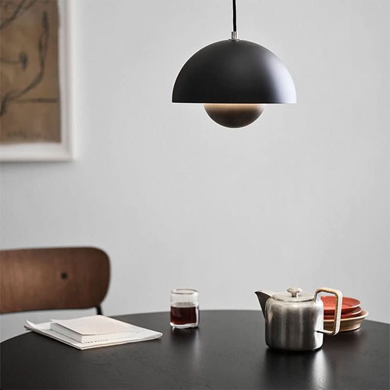 Závěsná lampa Aurora Petal pro útulnou dánskou atmosféru v ložnici | Temsk