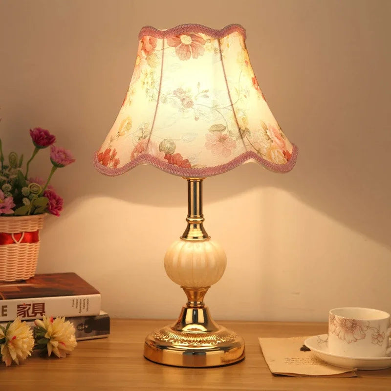 LuminaNord Table Lamp With Vintage Styling For Classic Home Decor | Temsk