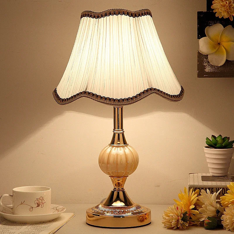 LuminaNord Table Lamp With Vintage Styling For Classic Home Decor | Temsk