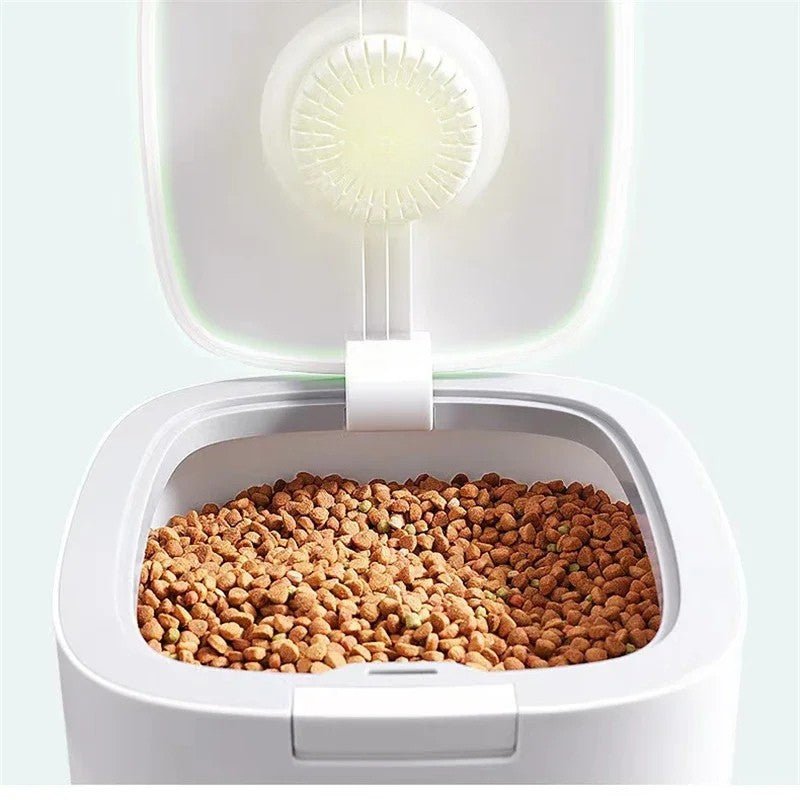 PawGuard Sealed Dog Food Storage Container With Measuring Cup | Temsk