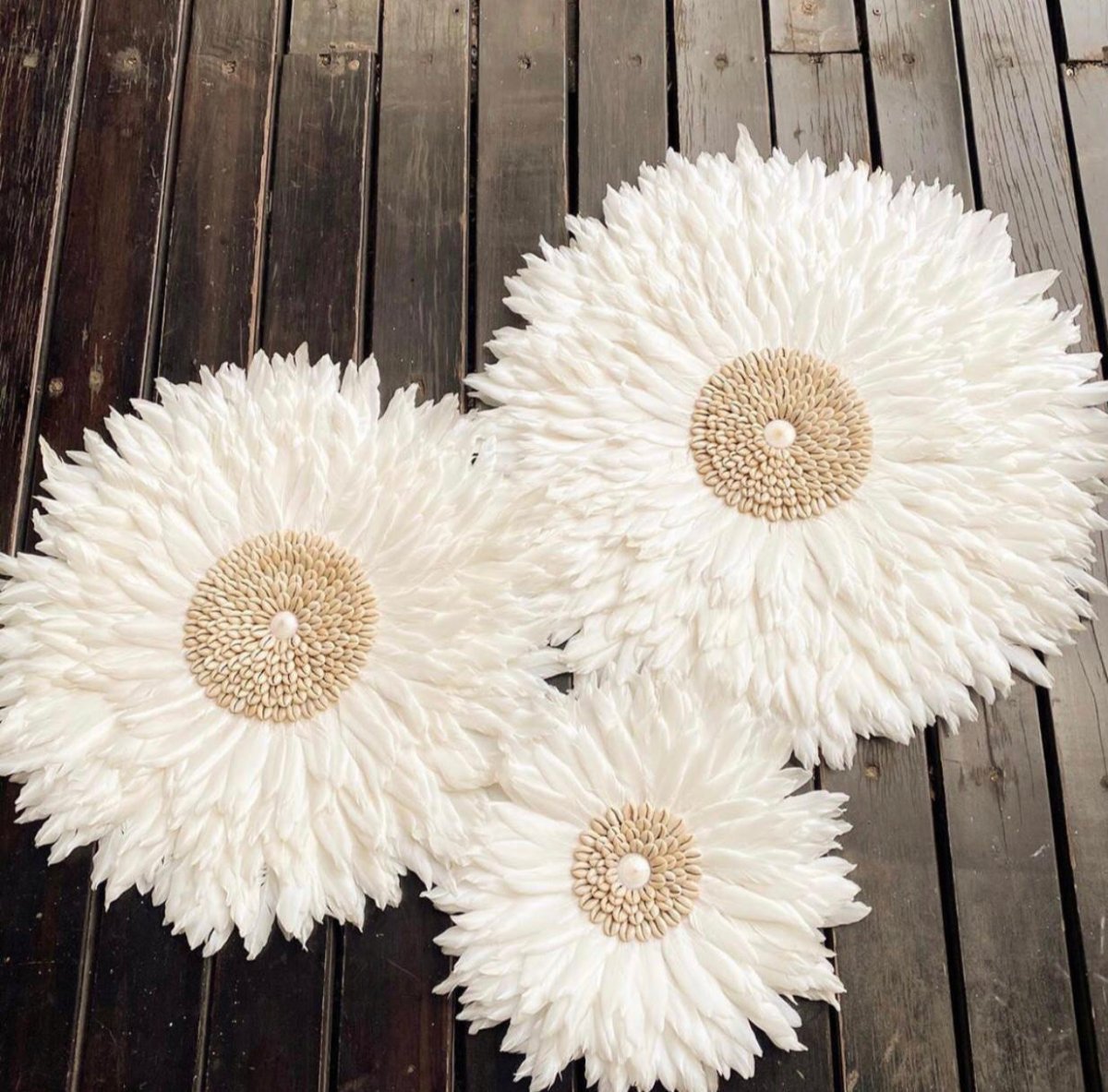 AuroraFeather Elegant White Feather Juju Hat For Wall Decor In Modern Interiors | Temsk