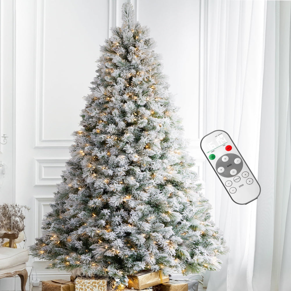 Schneebedeckter Weihnachtsbaum mit vorinstallierten LED-Lichtern | Temsk