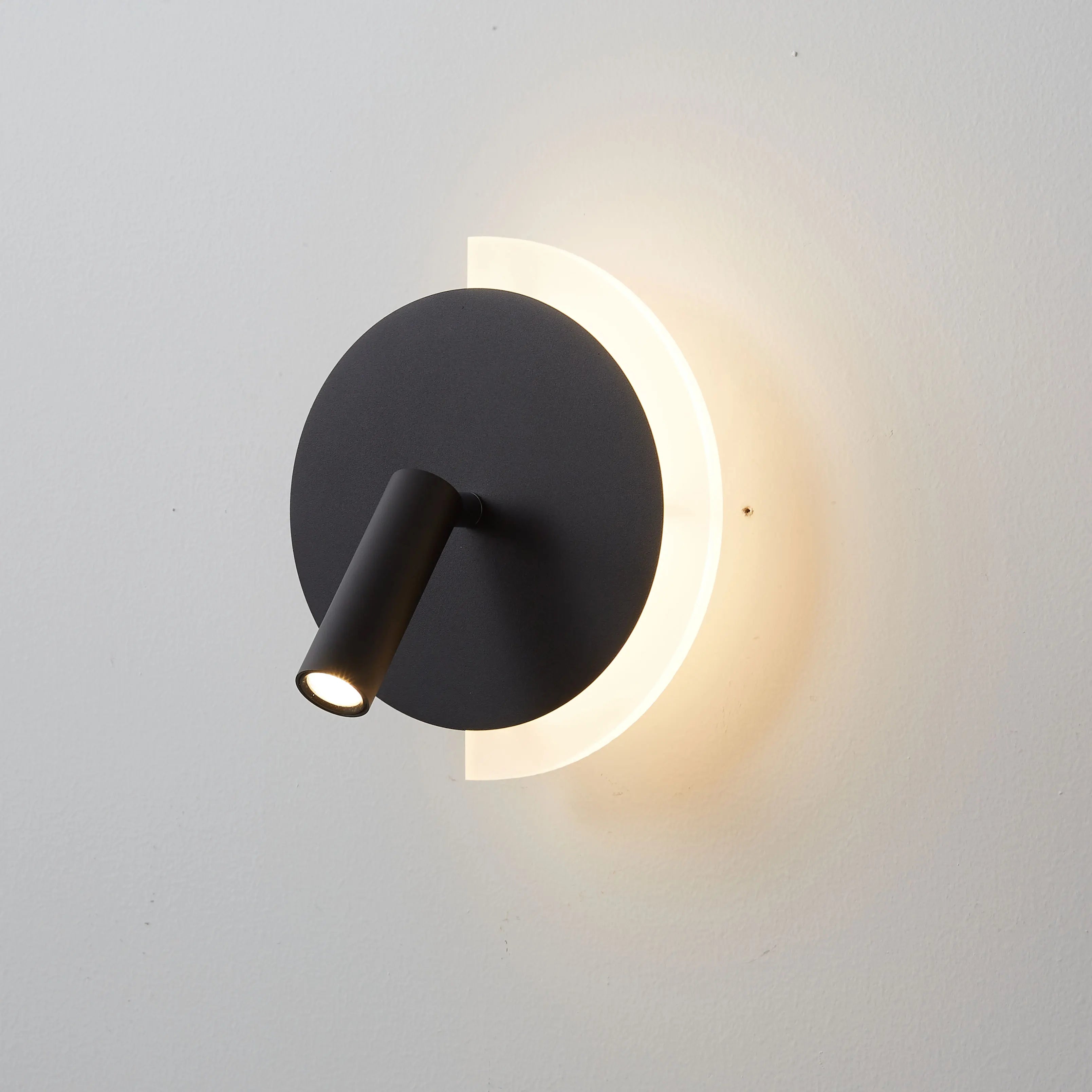 LunaSpot Wandleuchte LED Nachttischleuchte mit minimalistischem Design | Temsk