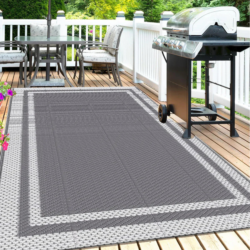 Coastal Retreat grau-weißer wendbarer Outdoor-Teppich für Terrassen | Temsk
