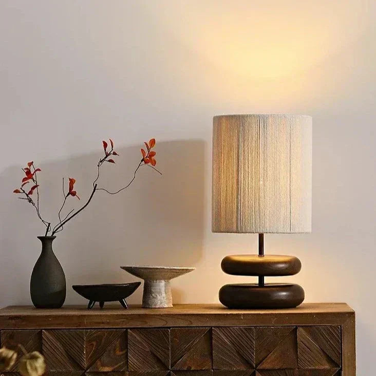 Nova Walnuss Nachttischlampe mit weichem Stoffschirm | Temsk