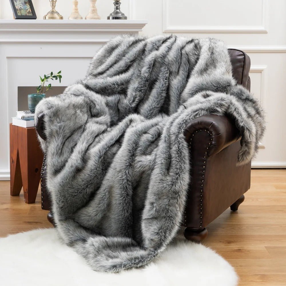 LuxeNest Premium Soft and Warm Throw Blanket for Maximum Comfort 135x200 cm | Temsk
