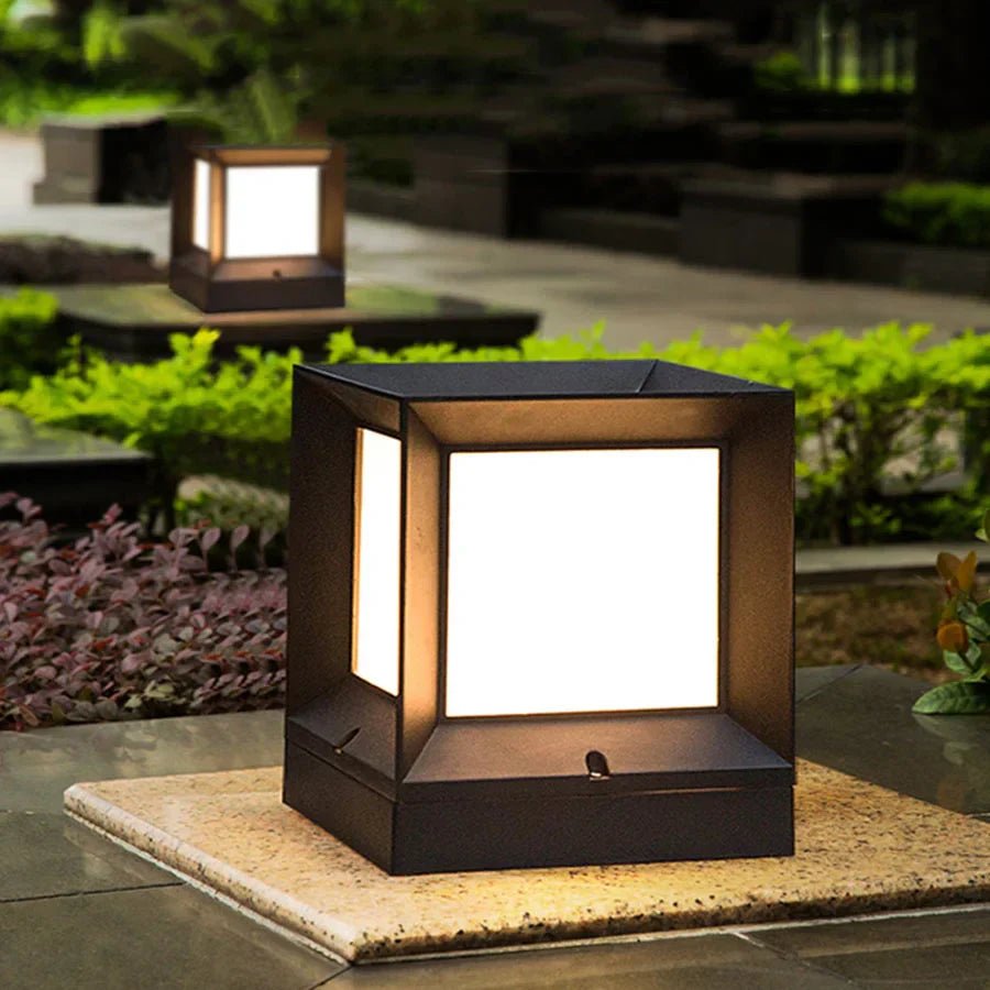 Aurion moderní LED venkovní stojací lampa pro příjezdové cesty, brány a zahradní cesty | Temsk