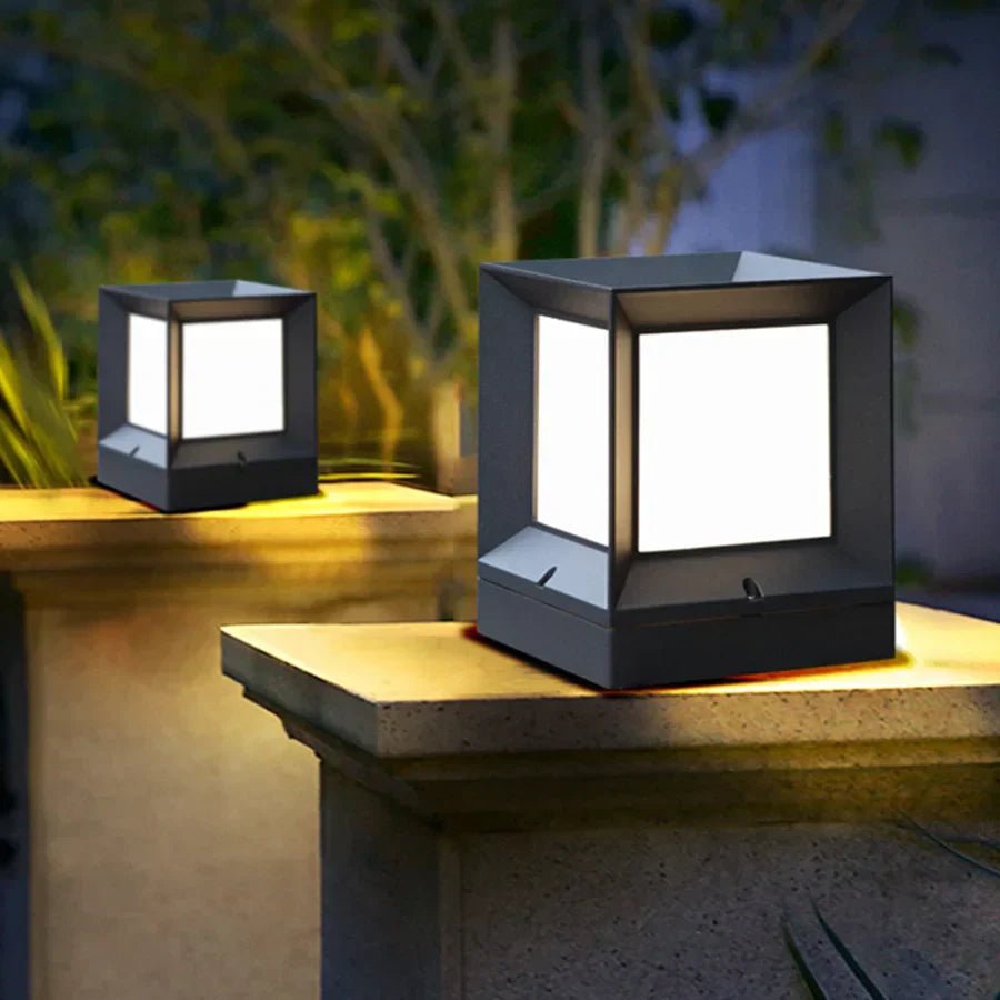 Aurion moderní LED venkovní stojací lampa pro příjezdové cesty, brány a zahradní cesty | Temsk