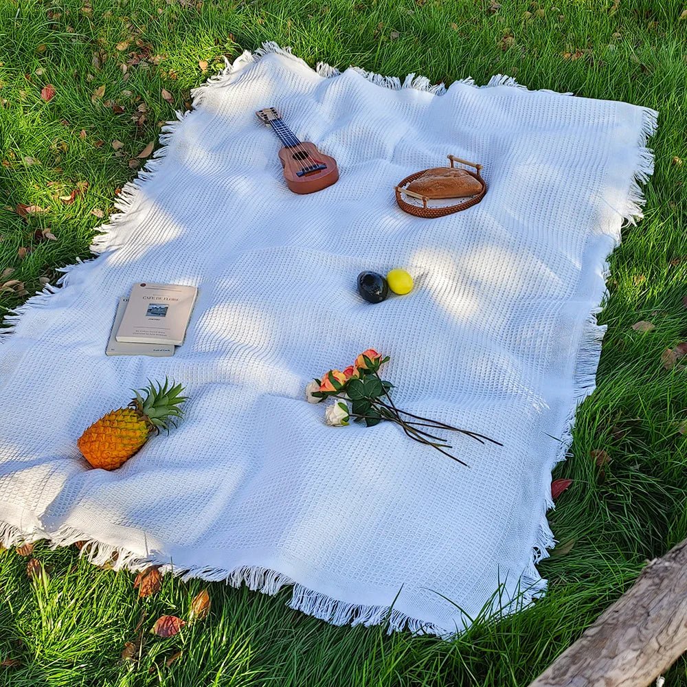Loomhaven Lightweight Picnic Blanket With Cotton Blend And Tassels | Temsk